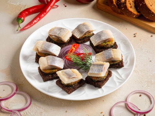 Сельдь с картофелем и красным луком